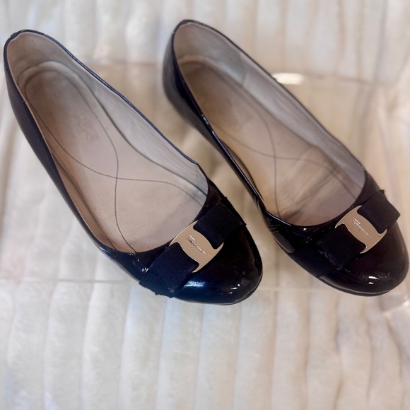 Salvatore Ferragamo Black Patent Flats with Bow - Picture 4 of 6